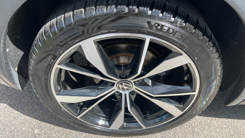 Volkswagen Tiguan 2.0 TDI 200 4Motion R-Line 5dr DSG Diesel Estate